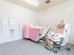 設備の整った浴室