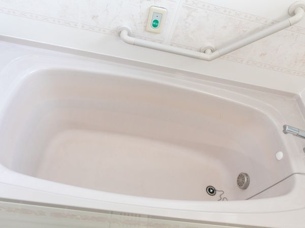 介護用手すり付バスタブ