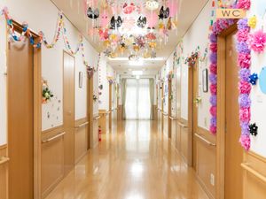 装飾付きの廊下での仕事