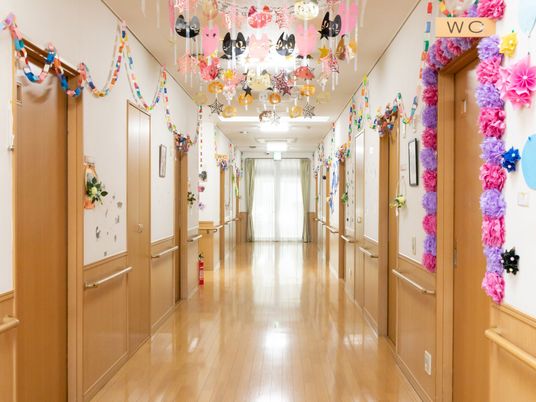 装飾付きの廊下での仕事