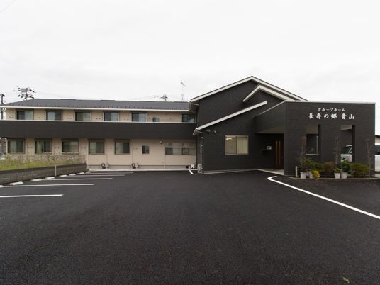 モダンな外観の建物