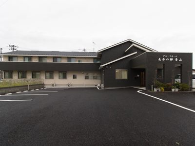 モダンな外観の建物