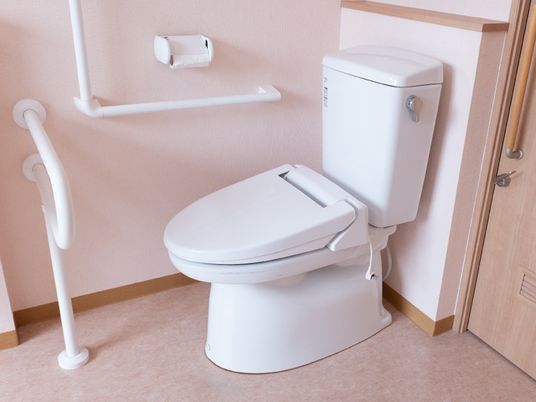 バリアフリー設計のトイレ