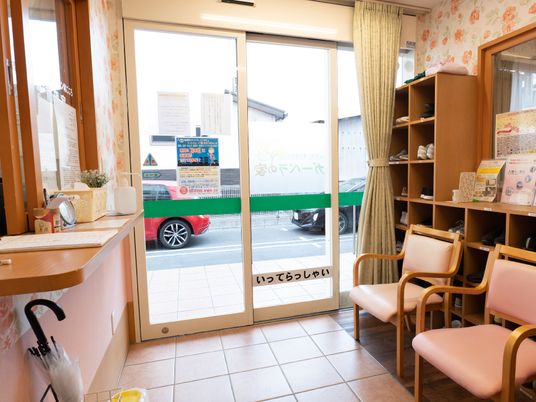 エントランスの落ち着いた空間