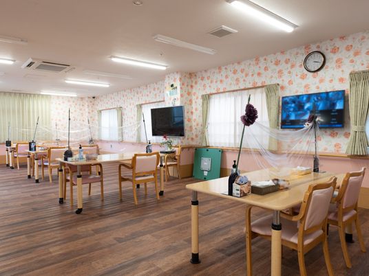 明るい空間の食堂