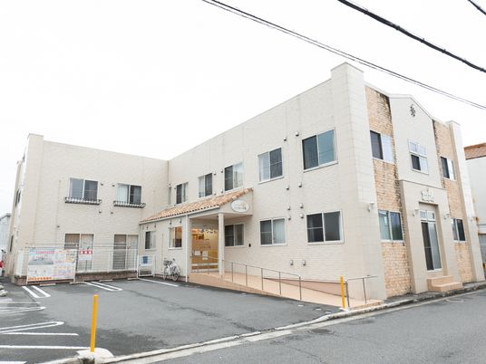 清潔感のある建物の外観