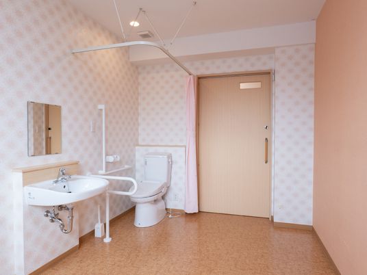 明るいトイレ付き居室