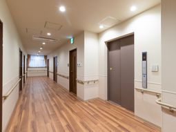 清潔感のある明るい廊下