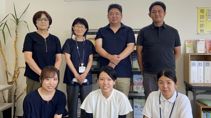 笑顔のスタッフたちエントランス