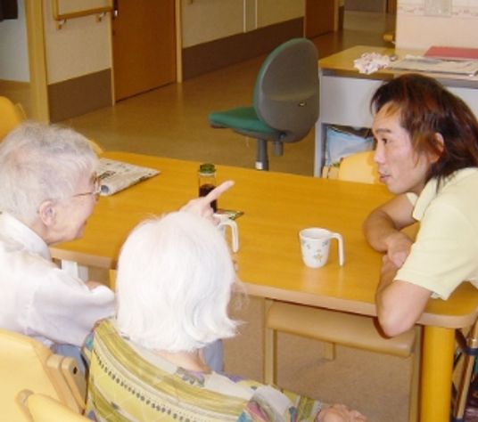 会話を楽しむダイニング