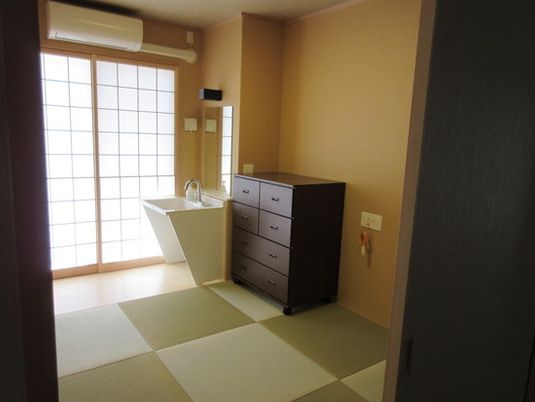 和風の落ち着いた居室