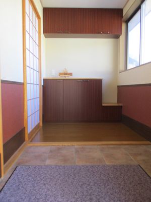 落ち着いた雰囲気のエントランス