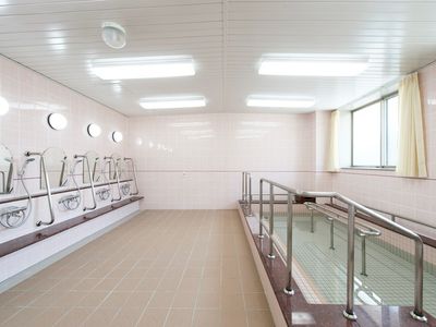 広々とした清潔な浴室