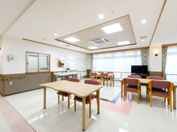 明るいダイニングスペース