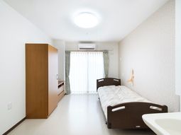 明るく清潔な居室