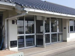 施設のエントランス  