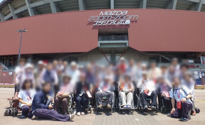 スタジアム前での集い