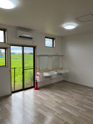 洗面台のある明るい空間