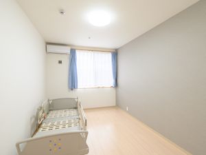 明るい個室の居室