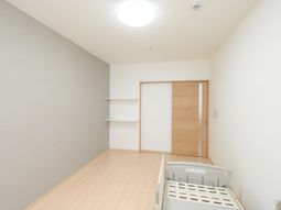 明るく広々とした居室