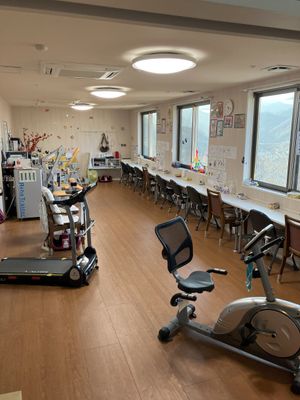 窓際の明るい部屋