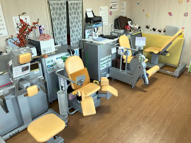 機能的な訓練室 機能訓練室 様々な器具が揃う訓練室では、リハビリや機能向上を目的とした運動をサポートします。
