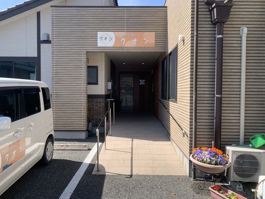施設のエントランス