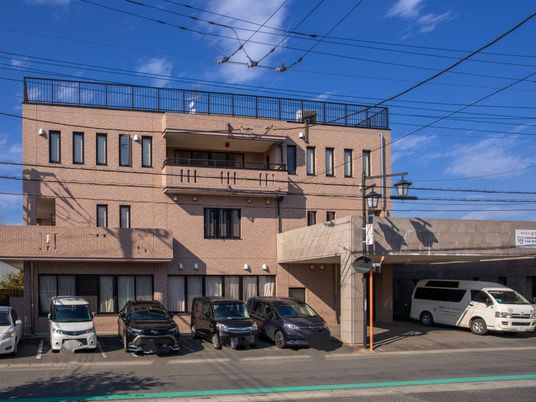 レンガ調の建物外観  