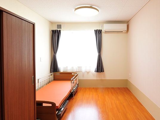 広々とした明るい居室
