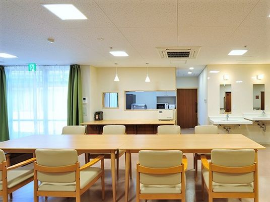 清潔なダイニングルーム