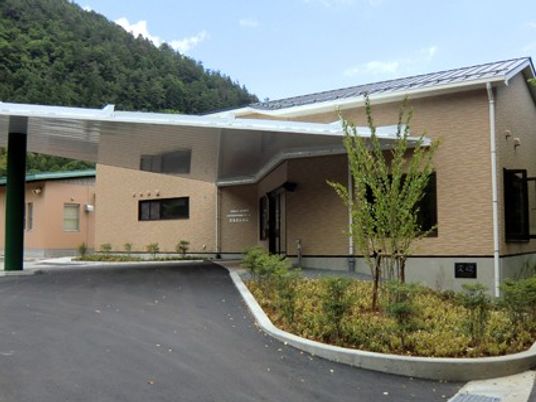 建物正面の外観  