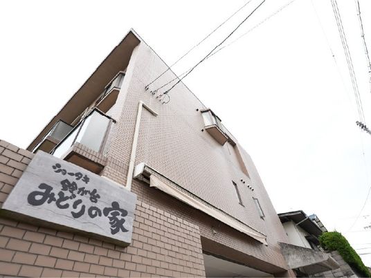施設看板と外観  
