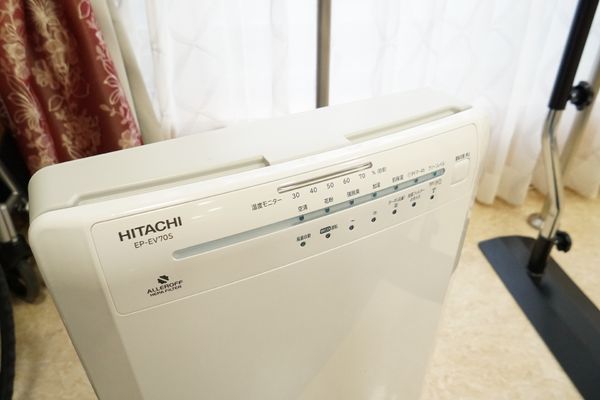 空気清浄機とカーテン