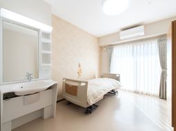 洗練された居室の内観