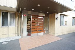 施設の入り口外観