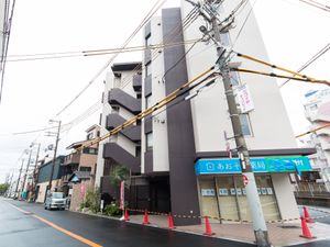 現代的な建物のエントランス