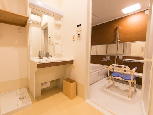 バリアフリーの浴室設備