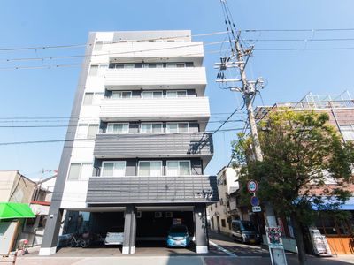 近代的な建物の外観