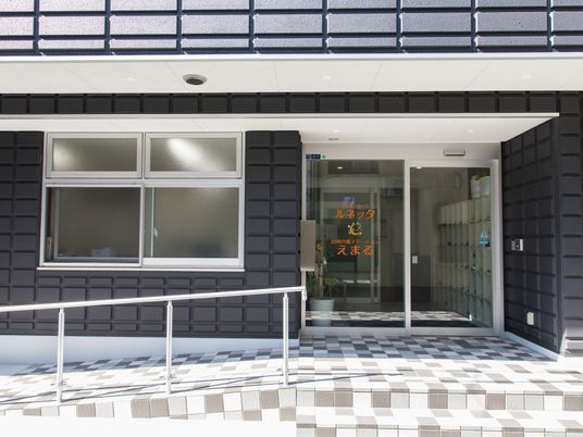 エントランスの外観