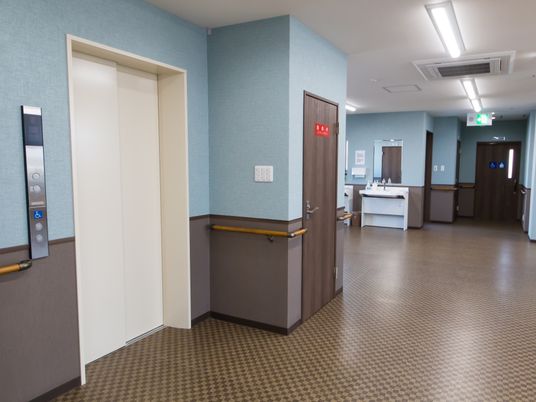 清潔感のある廊下の景観