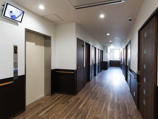 明るく清潔な廊下