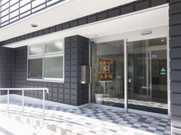 明るいエントランスの様子