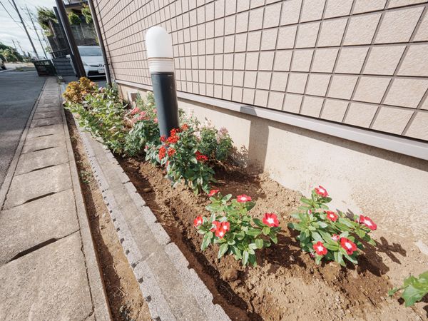 花壇が美しいエントランス