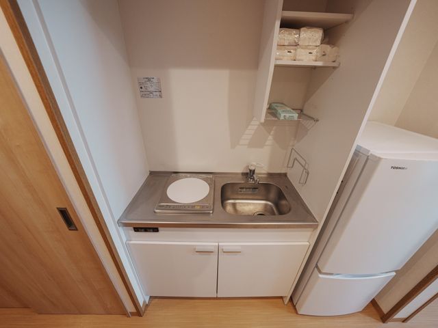 居室の洗面台 洗面台 すっきりとしたデザインの居室内洗面台。整理整頓された収納スペースも確保されています。