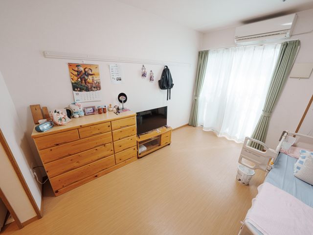 居心地の良い居室 居室 ゆったりした空間の居室です。個性的な飾りつけができる壁面も魅力です。
