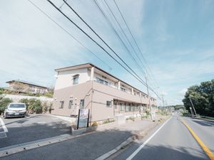落ち着いた外観の施設