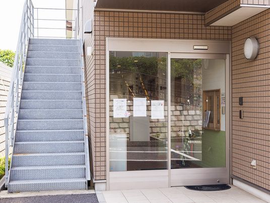建物外の階段  