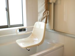 バリアフリー浴室の椅子