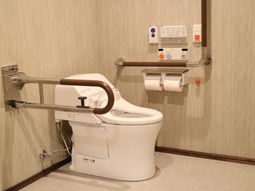 バリアフリー設計のトイレ