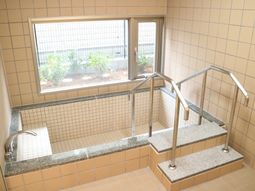 浴室の広々とした空間